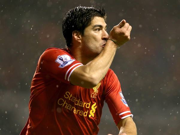 Luiz Suarz thời Liverpool được cho là tiền đạo hay nhất thế giới với khả năng gánh đội xuất sắc Luiz Suarz thời Liverpool được cho là tiền đạo hay nhất thế giới với khả năng gánh đội xuất sắc
