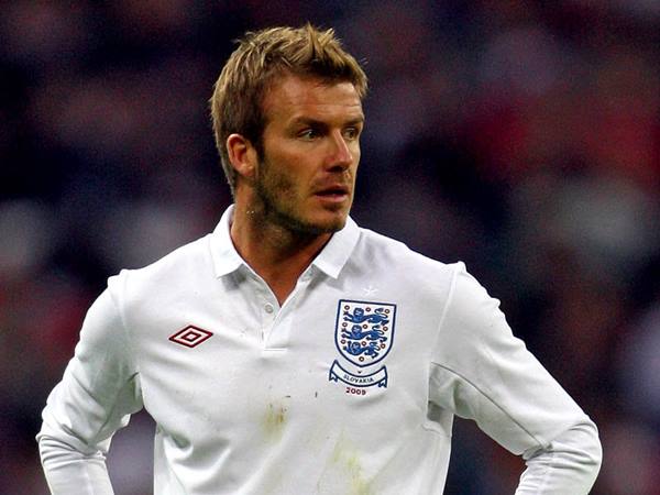 Vẻ đẹp cuốn hút của David Beckham trong màu áo đội tuyển Anh Vẻ đẹp cuốn hút của David Beckham trong màu áo đội tuyển Anh