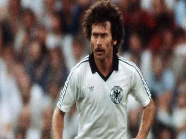 Cầu thủ Paul Breitner