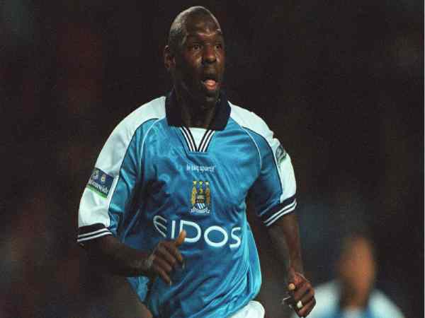 Shaun Goater là 1 trong những tiền đạo nổi bật của Man City 