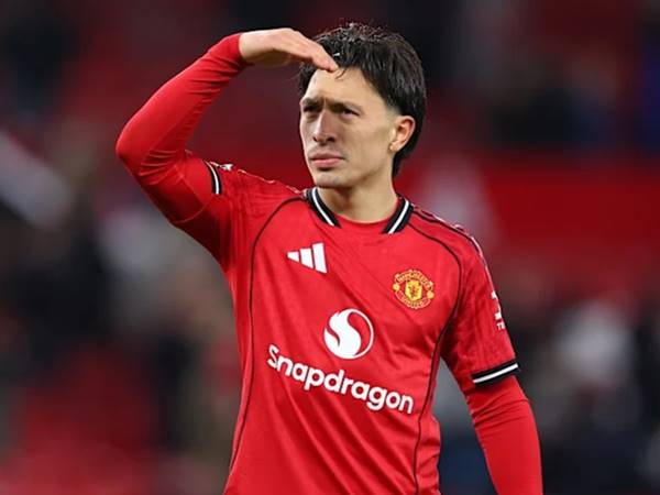Tin MU: MU giữ chặt Lisandro Martinez trước Barcelona